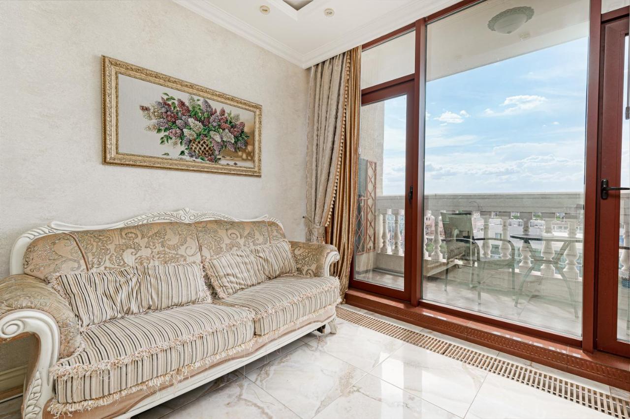 Greek Street Deluxe Apartment Odessa Exterior foto